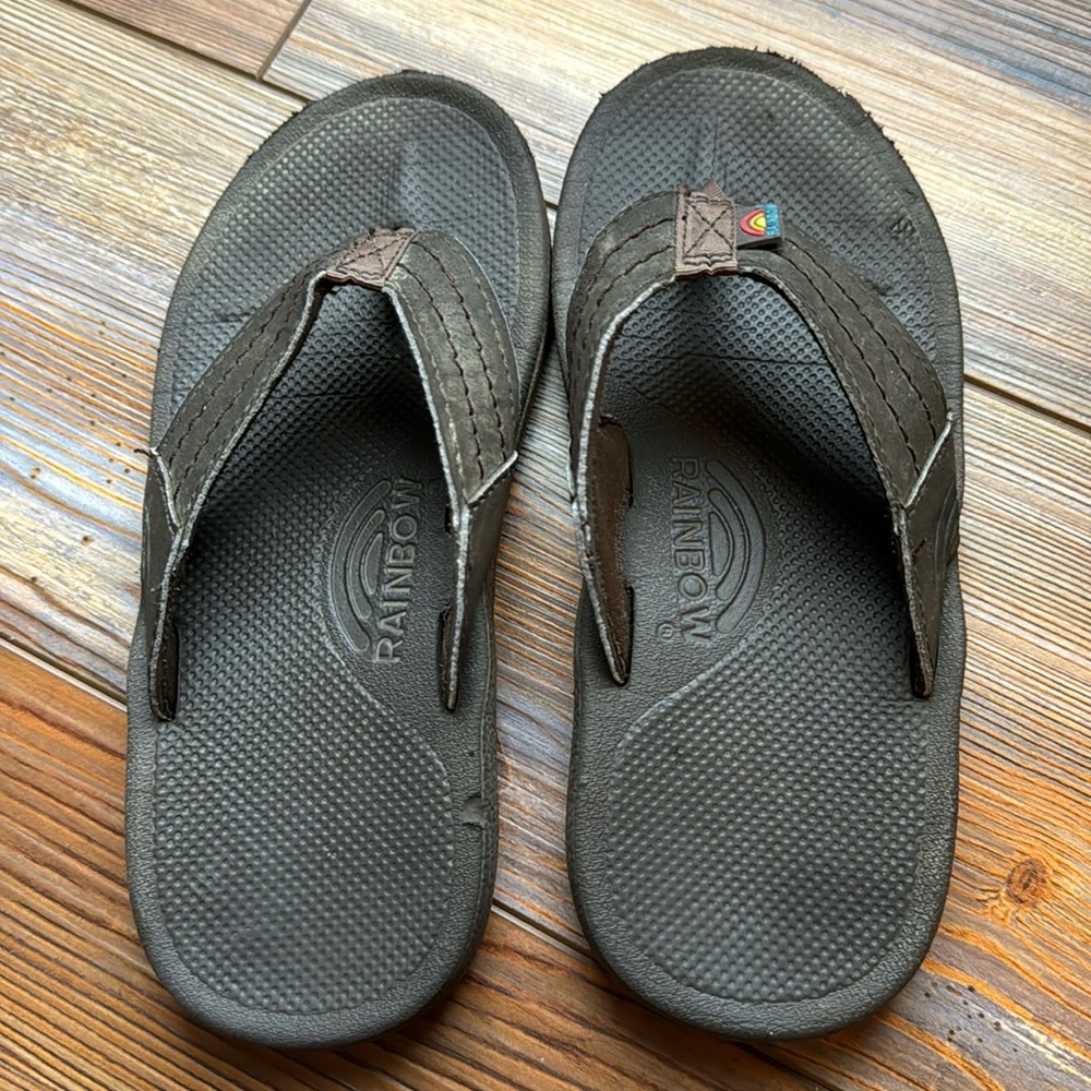 Kids rainbow flip flops size 13/1 good used condition